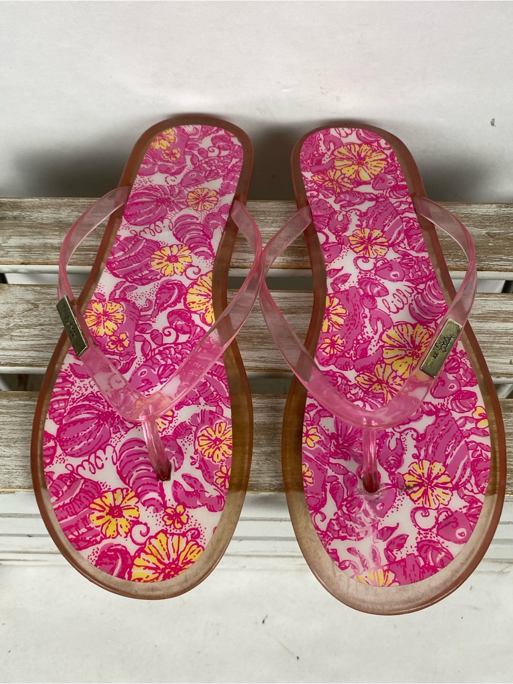 Lilly Pulitzer pink floral jelly sandals with a thong strap women’s size 9